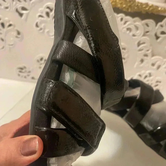 Vionic soft Sandel patent leather in great conditions - Picture 5 of 16